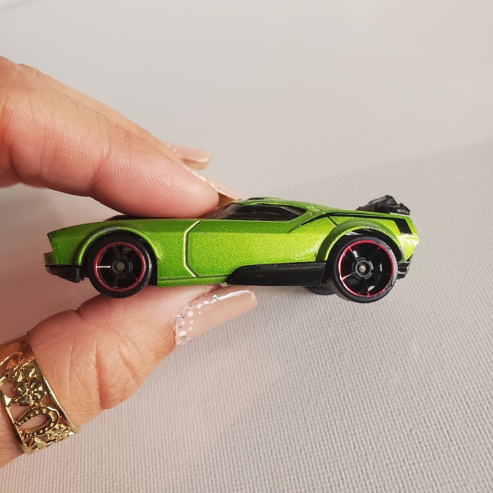 Hot Wheel "Fast Fish" Toy Car - Picture 6 of 8